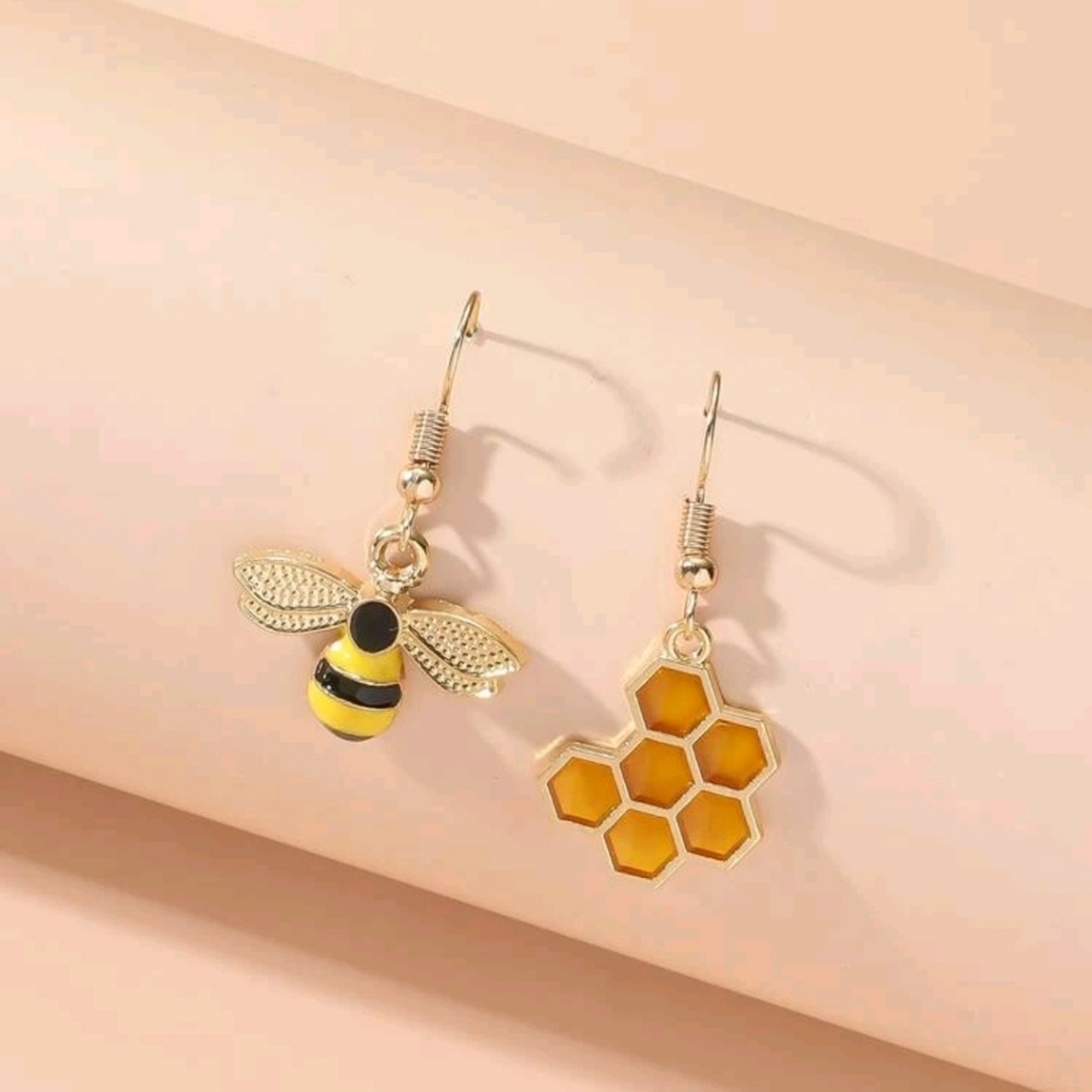 Bee & Honeycomb Decor Mismatched Drop Earrings